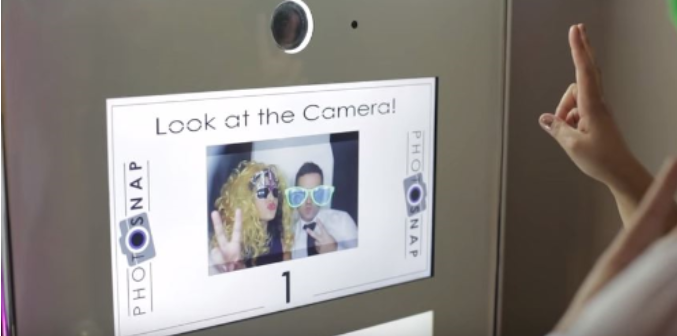 How A PhotoBooth Is A Fun For Bride And Groom?