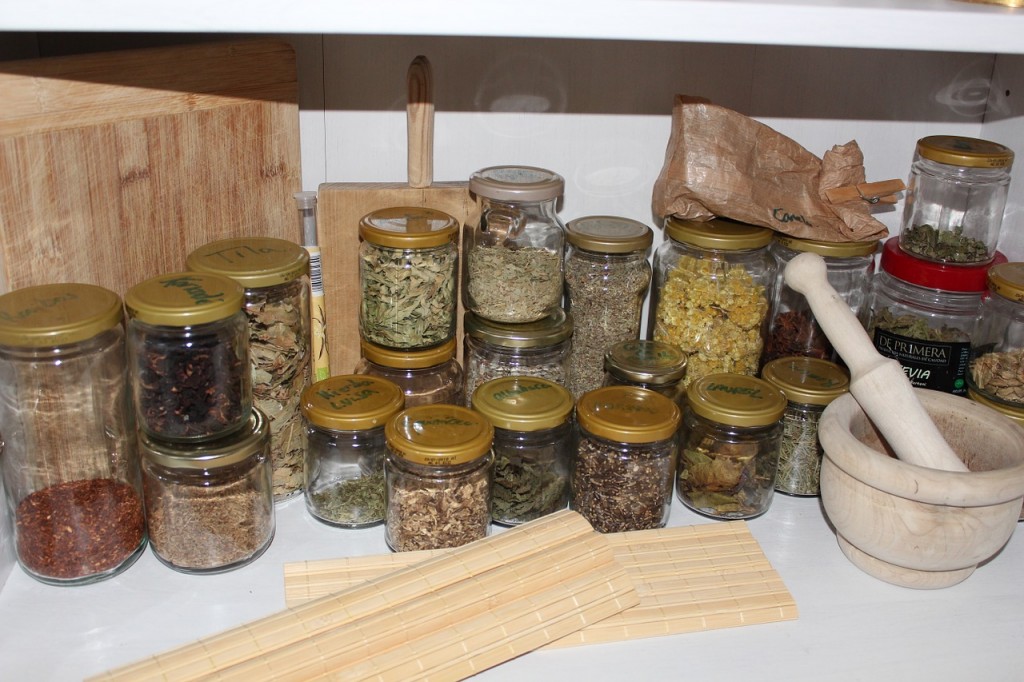 herbal-remedies-in-jars