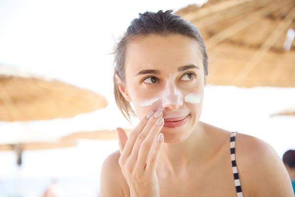 How To Choose The Best Sunscreen For Acne-Prone Skin