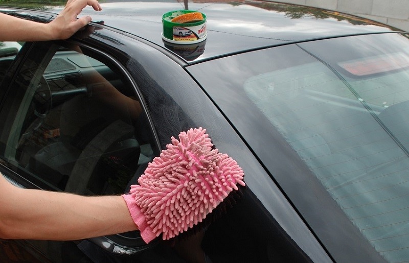 Use Car Wax For Black And White Cars