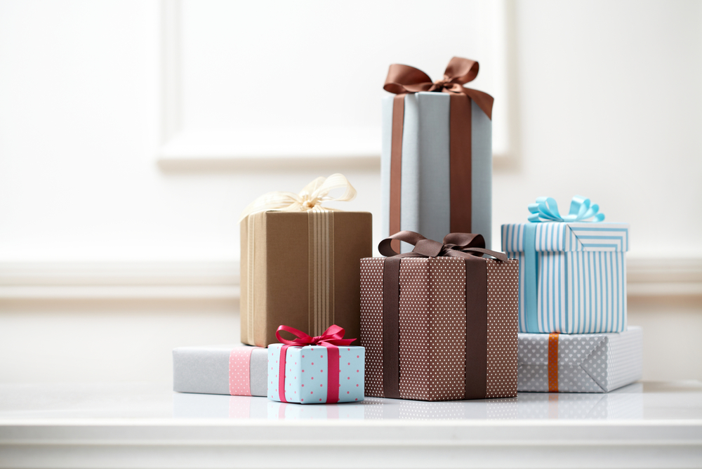 Easy & Inexpensive Giveaways For The Holiday Season