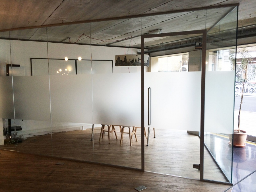 Why Frosted Glass Works Better For Your Home and Office?