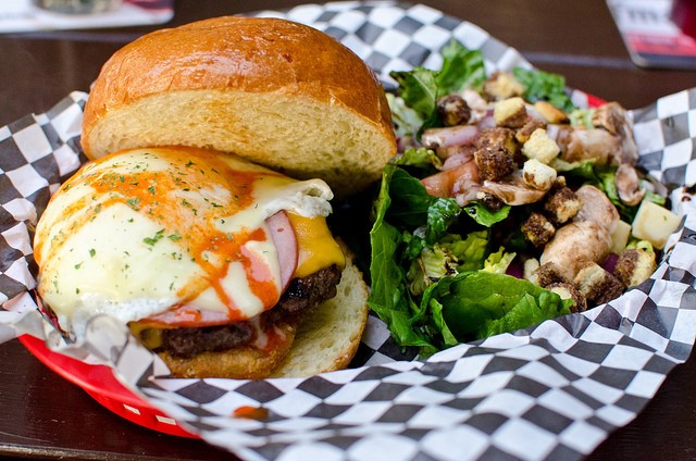 Fast Food Desire: 7 Tastiest Burger Cafes in Los Angeles