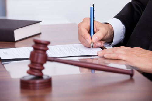Why You Need To Call Business Litigation Lawyer