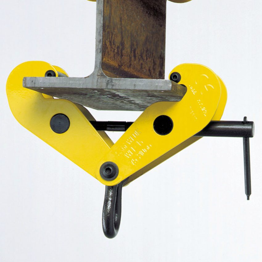 How do you choose the right clamps for a chain block/hoist?