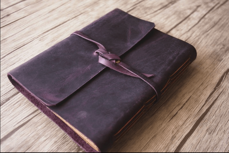 5 Useful Leather Anniversary Gifts for The Corporate Soul