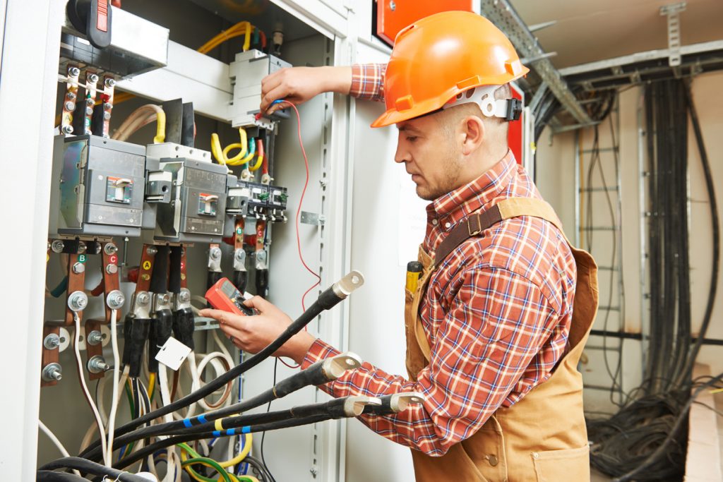 Know Why The Commercial &amp; Corporate Electricians Earn Far More